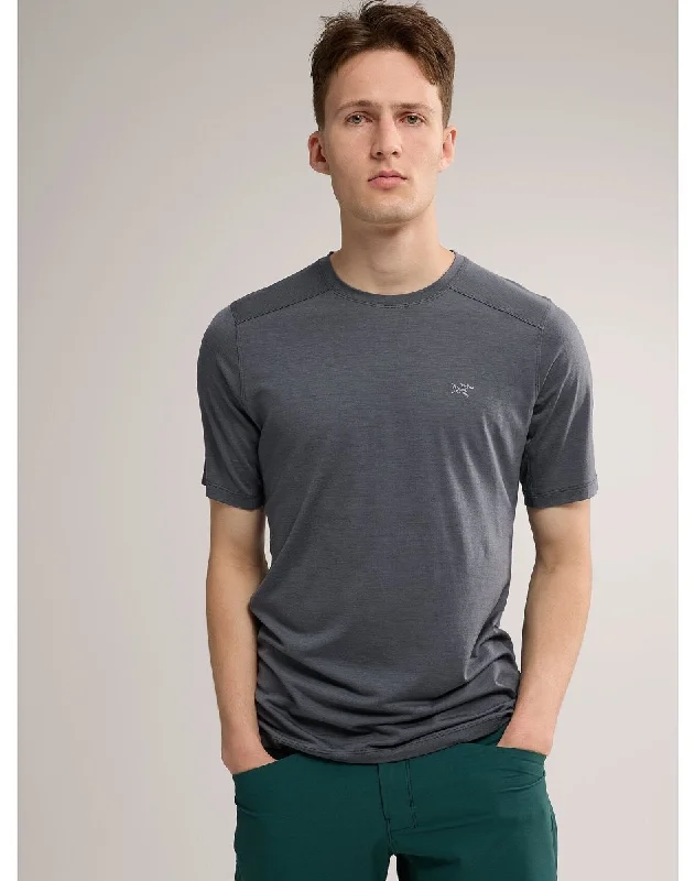 Men's V-Neck T-Shirts for a Flattering ShapeIonia Merino Wool Shirt SS Men's