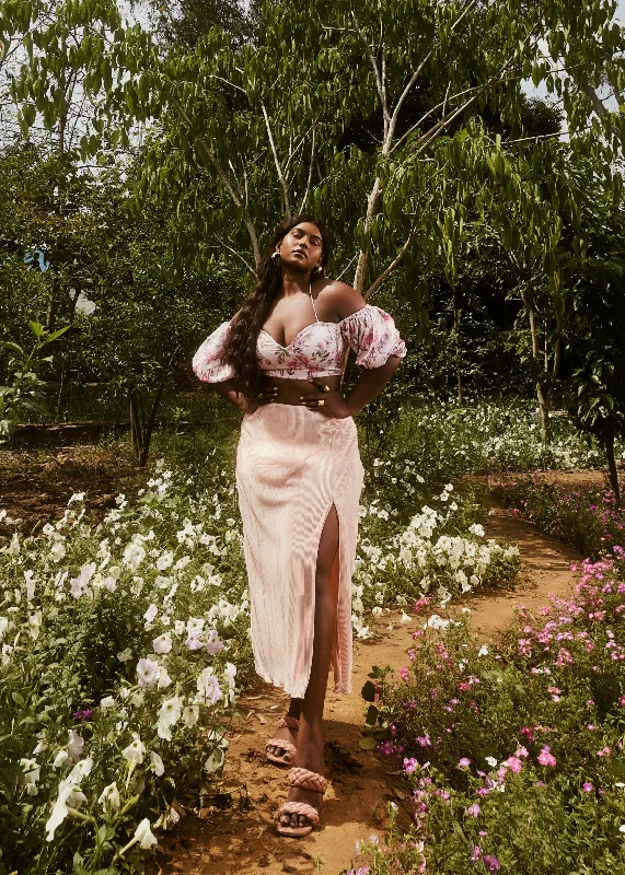 Men's Jeans with Functional PocketsVenetia Peach Floral Top & Pleated Skirt Set