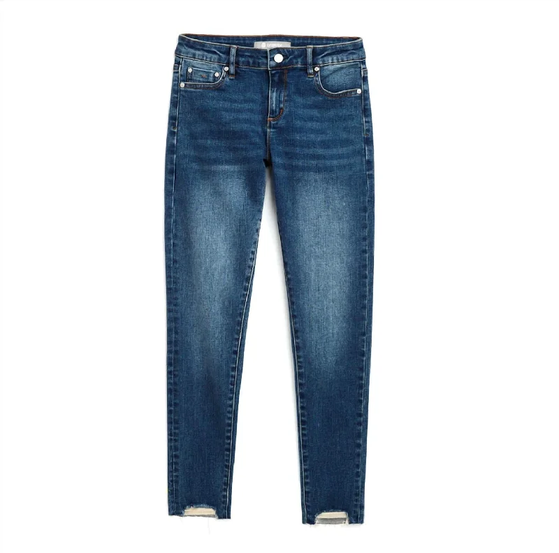 Oversized Relaxed-Fit Men's JeansGirl Basic Skinny Jean With Fun Hem In Dark Wash