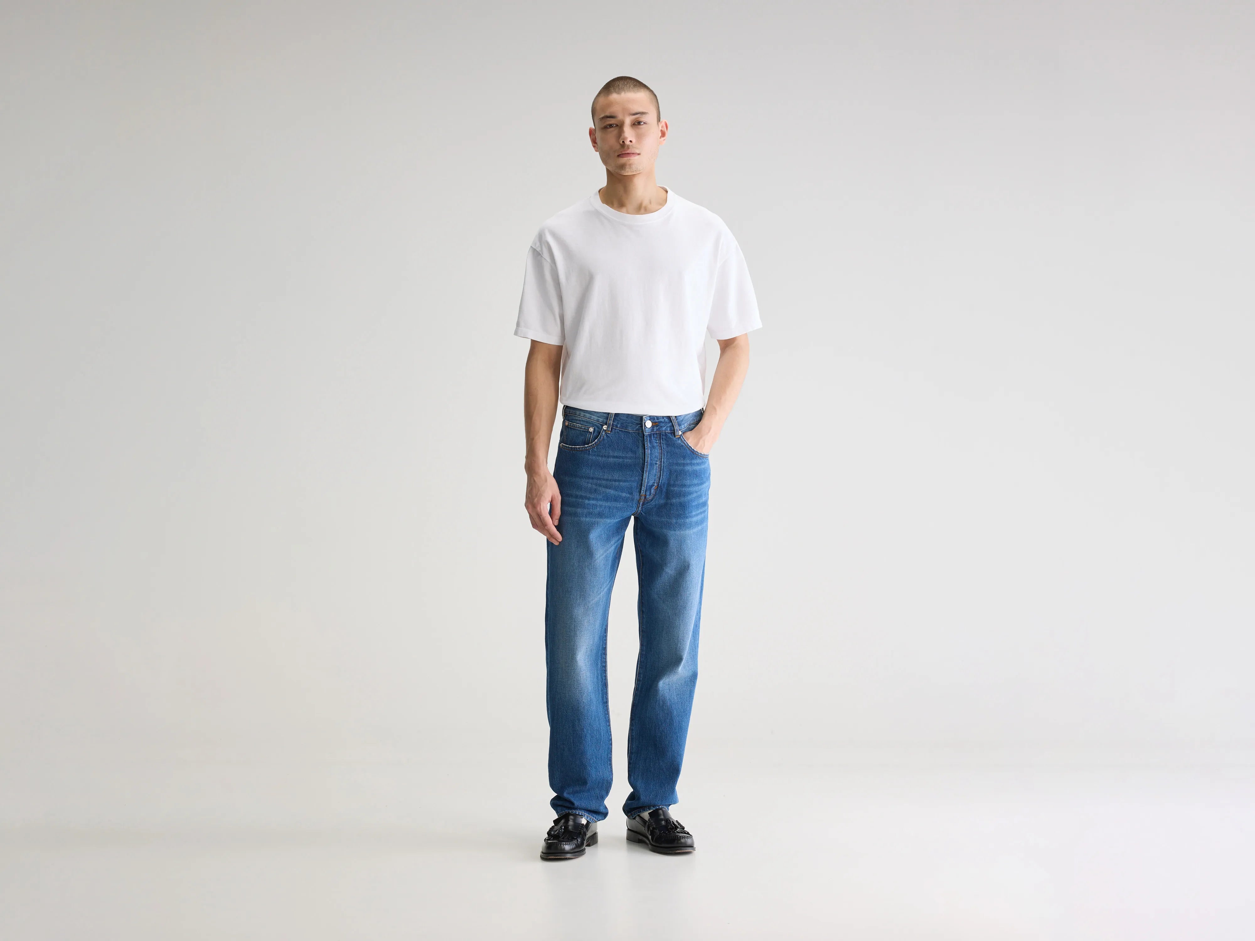Men's Jeans with RipsDenim N. 07 tapered jeans (251 / M / MD BLUE BLEACH)