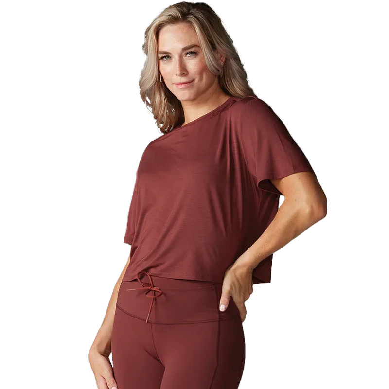 Men's Shirts with Moisture-Wicking FabricWomen's Crop Tee