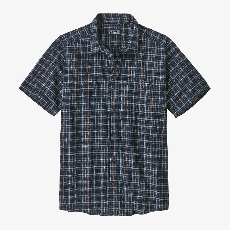 Men's Minimalist Shirts for a Clean LookMen's Back Step Shirt